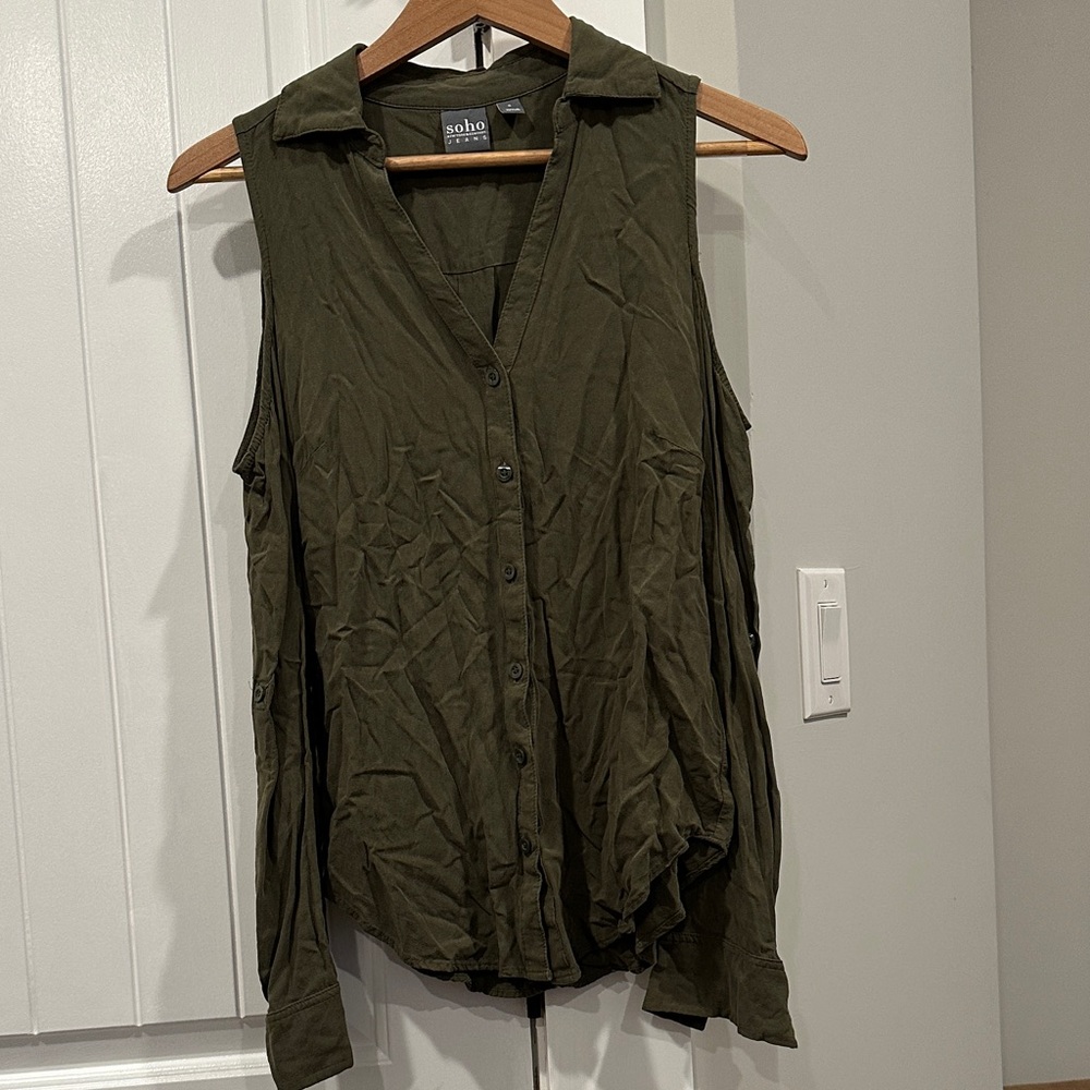 Soho Women's Dark Green Sleeveless Button Down Shirt